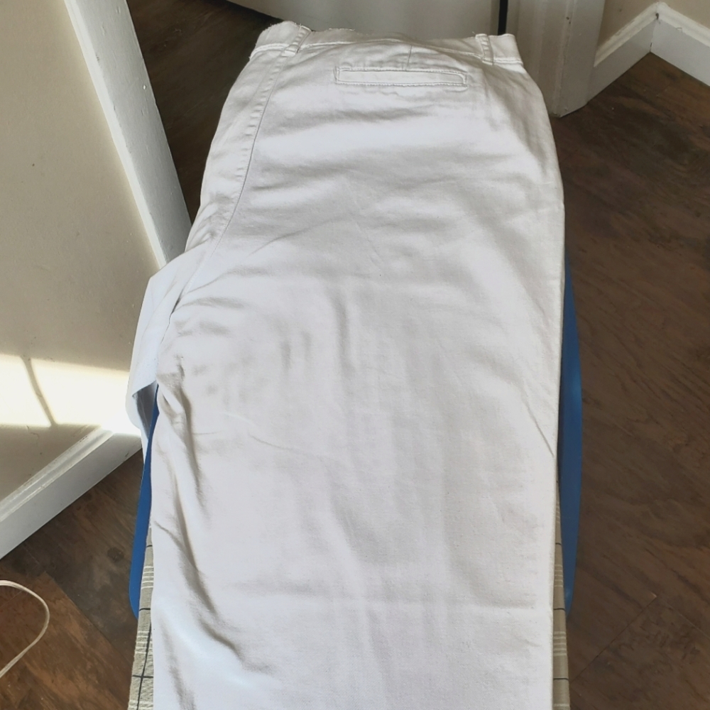 White Capris - Picture 3 of 4